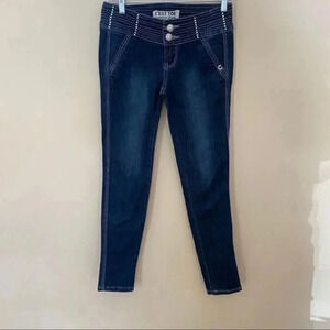 - C’esst Toi premium jeans